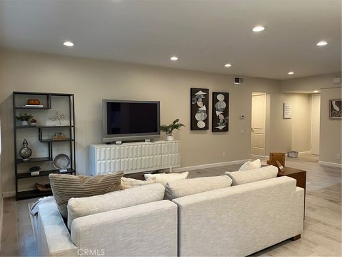 apt-105-1025 N Kings Rd, West Hollywood, CA, 90069-6005 | Card Image