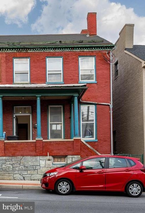 209 E Martin St, MARTINSBURG, WV, 25401-4307 | Card Image