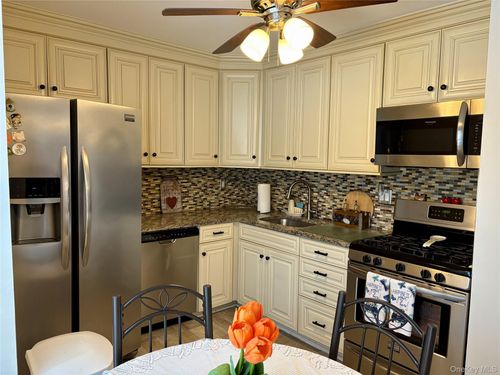 9-9 Willow Ct, Selden, NY, 11784-3907 | Card Image