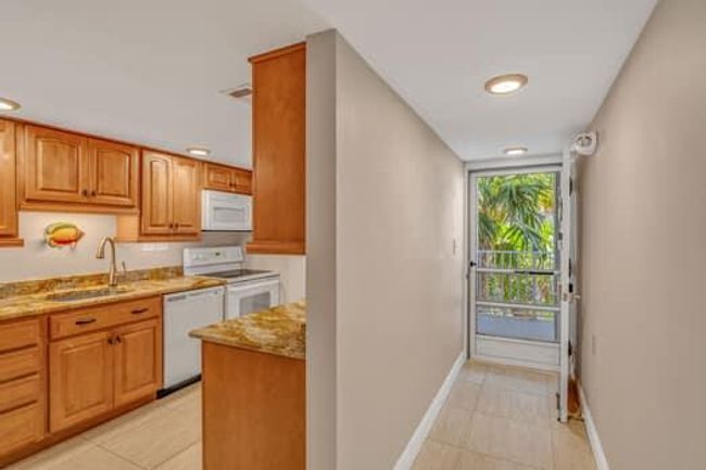 Front Door to Kitchen | Image 9