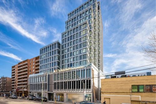 c101-136-18 Maple Ave, Flushing, NY, 11355-4244 | Card Image