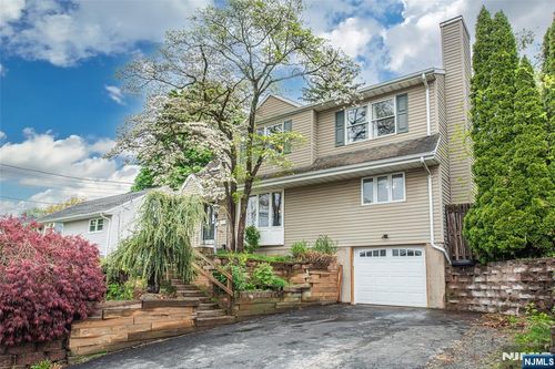 6 Ward Ave, Butler, NJ, 07405-1118 | Card Image
