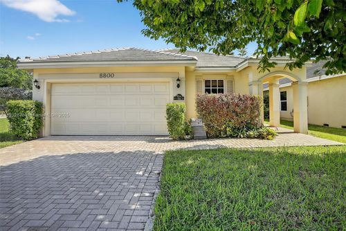 8800 Lake Park Cir N, Davie, FL, 33328-7011 | Card Image