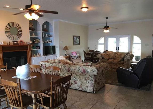 2074 Hwy 98 W, House other with 4 bedrooms, 3 bathrooms and 6 parking in Carrabelle FL | Image 5