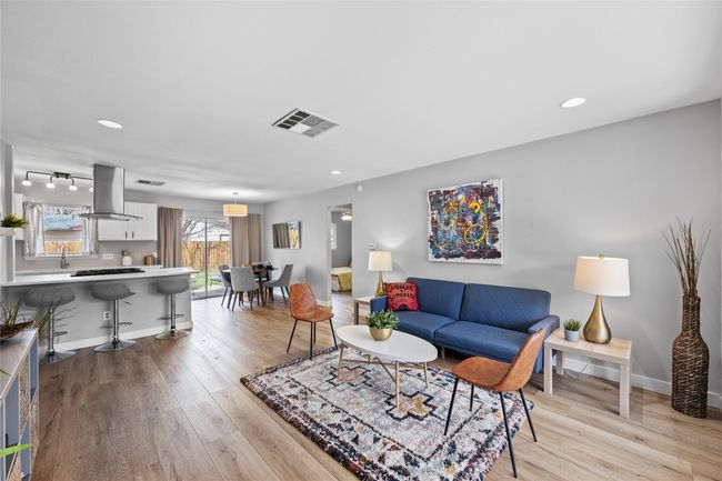 10412 Firethorn Ln, House other with 3 bedrooms, 2 bathrooms and 4 parking in Austin TX | Image 6