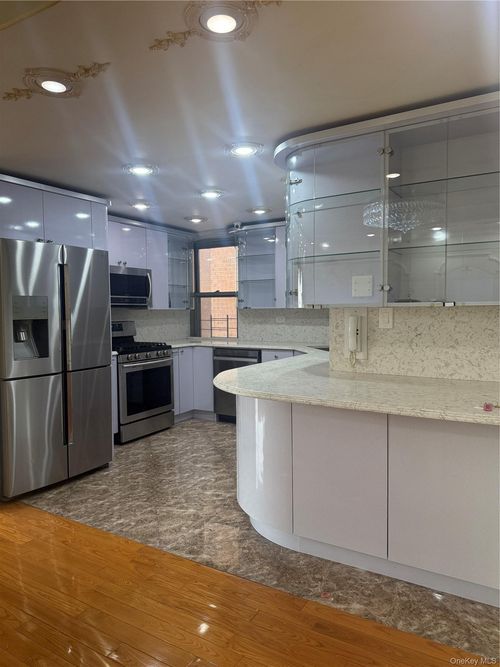 bb706-61-20 Grand Central Parkway, New York, NY, 11375 | Card Image