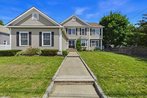 277 Tarkiln Hill Rd, New Bedford, MA, 02745-5843 | Card Image