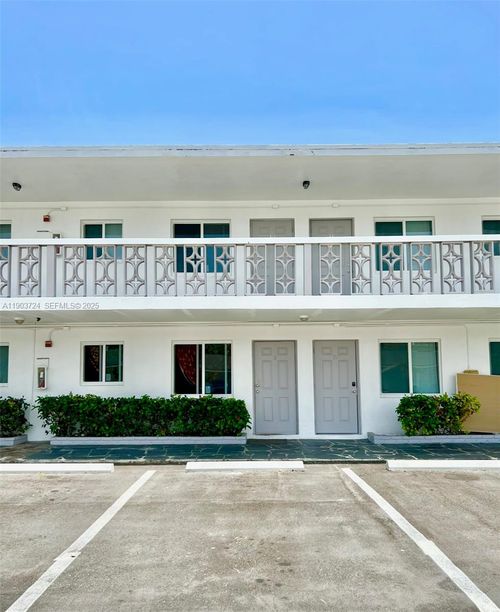 apt-10-10 Nw 77th St, Miami, FL, 33150-3579 | Card Image