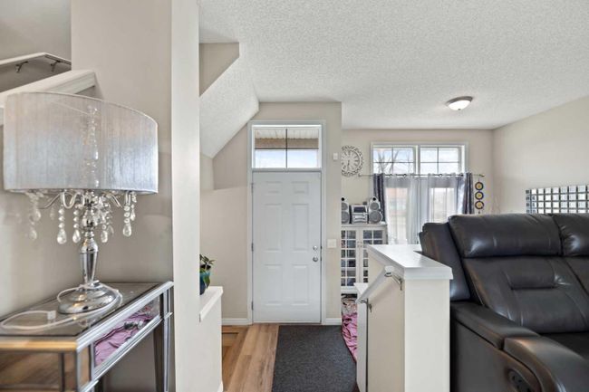 346 Mckenzie Towne Link Se, Home with 3 bedrooms, 1 bathrooms and 2 parking in Calgary AB | Image 8
