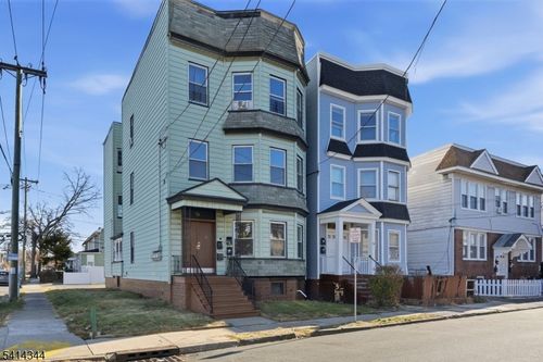 76 Halstead St, Newark, NJ, 07106-4147 | Card Image