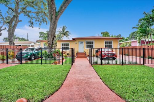 372 Ne 162nd St, Miami, FL, 33162-4353 | Card Image