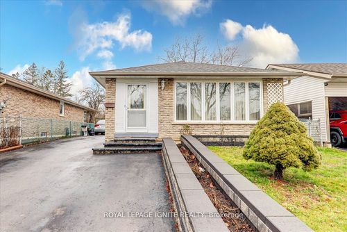 bsmt-38 Loradeen Cres, Scarborough, ON, M1B1T8 | Card Image
