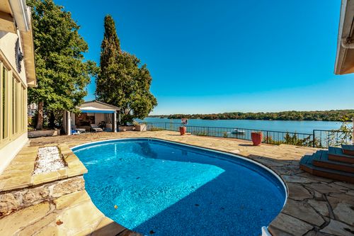 102 Bluegrass Cir, Hendersonville, TN, 37075-2725 | Card Image