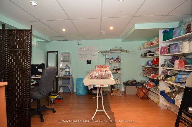 686 Cummings Ave, House attached with 3 bedrooms, 1 bathrooms and 2 parking in Ottawa ON | Image 15