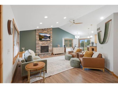1647 Valley Quail Dr, River Falls, WI, 54022-2173 | Card Image