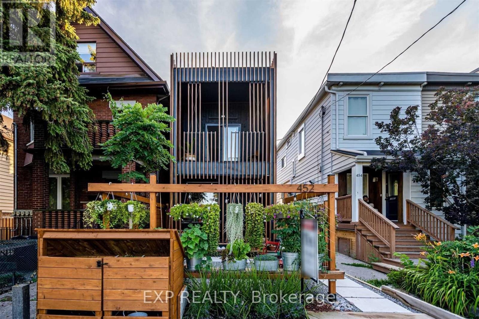 Residential Income in Toronto (Palmerston-Little Italy) 2