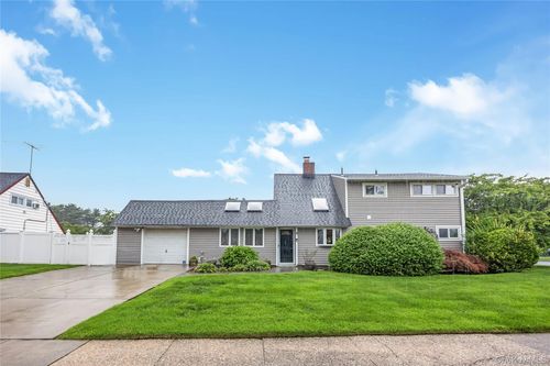 2 Glow Ln, Hicksville, NY, 11801-6105 | Card Image