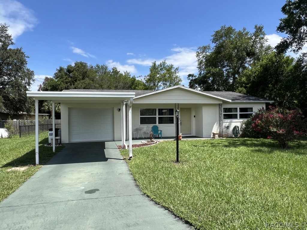 Lee St, Beverly Hills, FL 34465