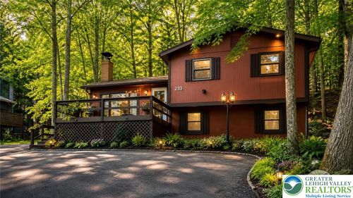 6061 Decker Rd, Bushkill, PA, 18324-7938 | Card Image