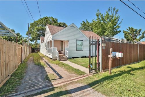 531 Dogwood St, Houston, TX, 77022-4915 | Card Image