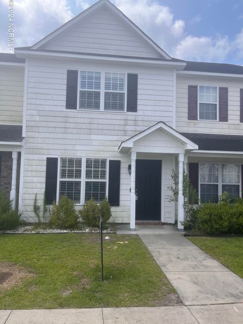 704 Streamwood Dr, Jacksonville, NC, 28546-9387 | Card Image