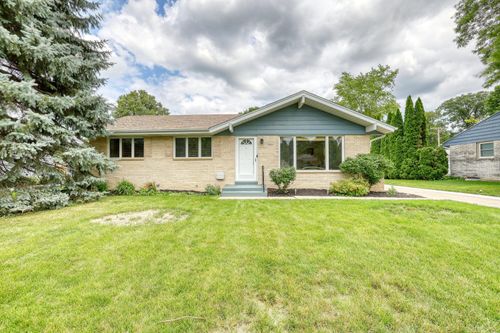 8486 N 51st St, Brown Deer, WI, 53223-3002 | Card Image