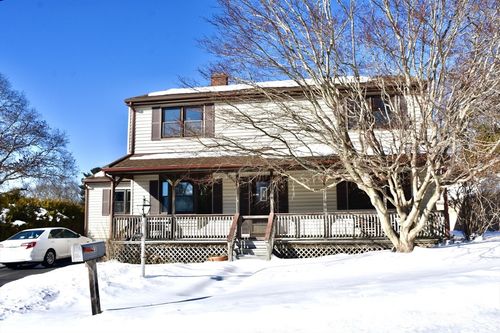 23 Oliveira Ave, Acushnet, MA, 02743-2510 | Card Image