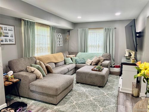 230 Alice Ave, Rochester, MI, 48307-1808 | Card Image