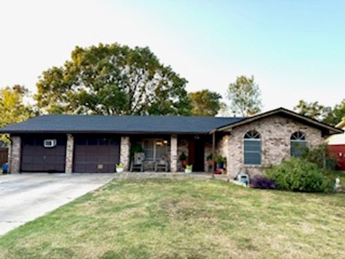 507 Sams St, Taylor, TX, 76574-3079 | Card Image