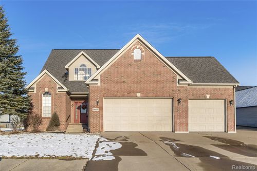 9057 Copper Ridge Dr, Davison, MI, 48423-8674 | Card Image