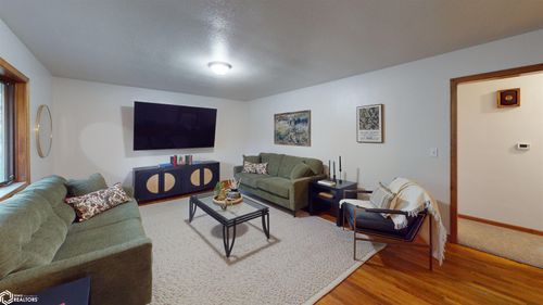 713 W Taylor Ave, Fairfield, IA, 52556-4044 | Card Image