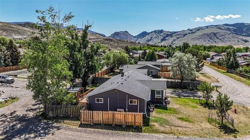 14 Peters Ln, Gardiner, MT, 59030-9404 | Card Image