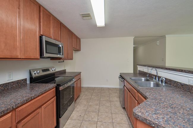 15330 Keystone Bend Ln, House other with 3 bedrooms, 2 bathrooms and 2 parking in Cypress TX | Image 12