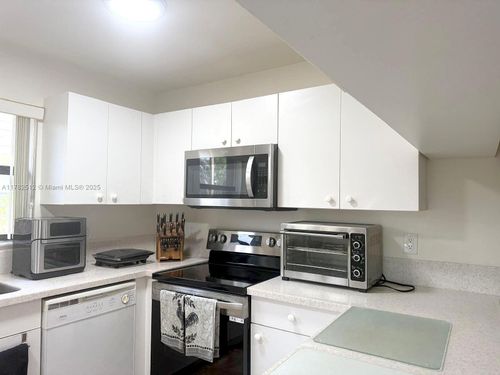 32-14240 Sw 94th Circle Ln, Miami, FL, 33186-7829 | Card Image