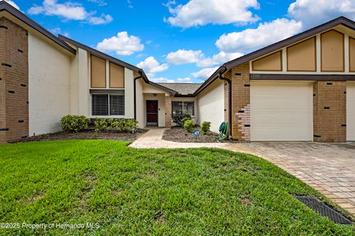 7385 Crestwood Dr, WEEKI WACHEE, FL, 34613-5111 | Card Image