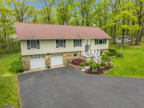 87 Buckhorn Dr, Belvidere, NJ, 07823-2801 | Card Image