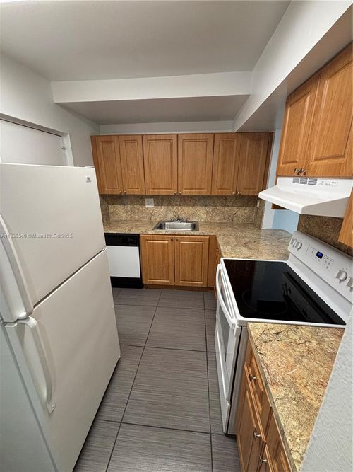 leasing-office-11020 Sw 196th St, Cutler Bay, FL, 33157-8598 | Card Image