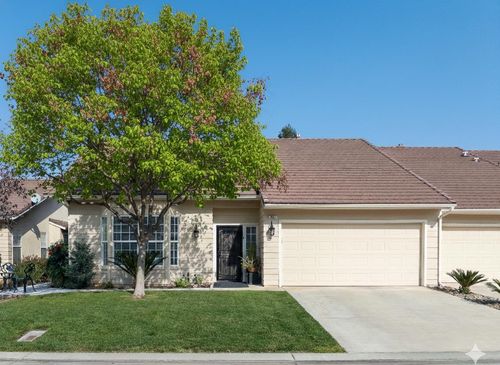 337 Village Dr, Dinuba, CA, 93618-3533 | Card Image