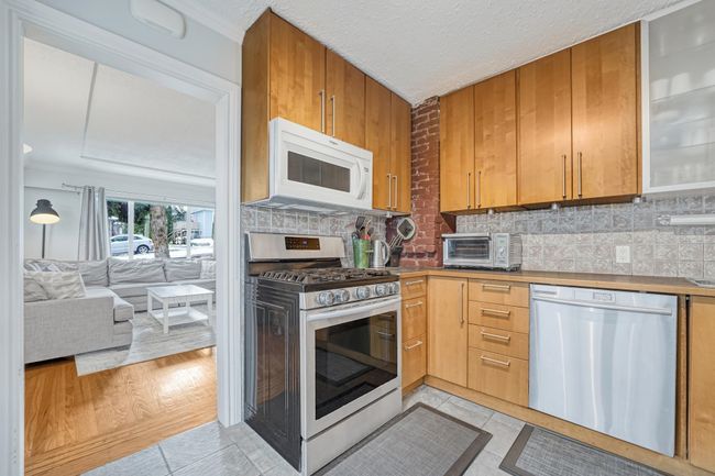 315 Holmes Street, House other with 2 bedrooms, 1 bathrooms and 3 parking in New Westminster BC | Image 5