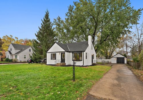 940 Grandview Avenue W, Roseville, MN, 55113 | Card Image