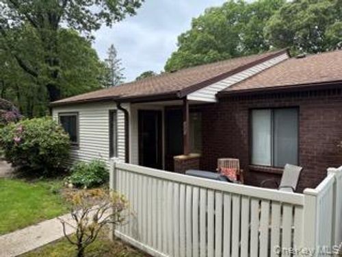 380 Clubhouse Ct, Coram, NY, 11727-3624 | Card Image