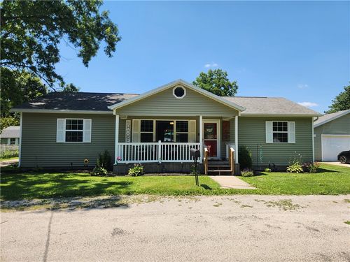 203 N Wall St, Findlay, IL, 62534-9772 | Card Image