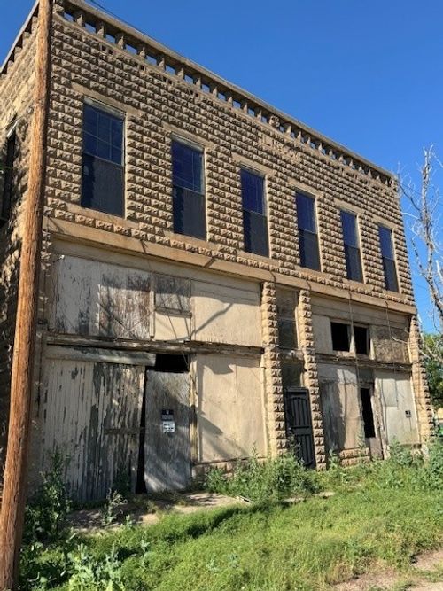 203 E 3rd St, Quanah, TX, 79252-4107 | Card Image