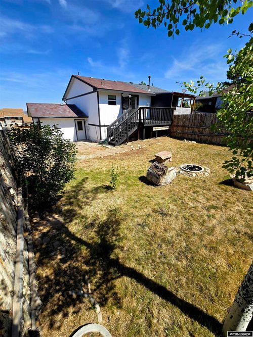 109 Barrett Ave, Evanston, WY, 82930-4917 | Card Image