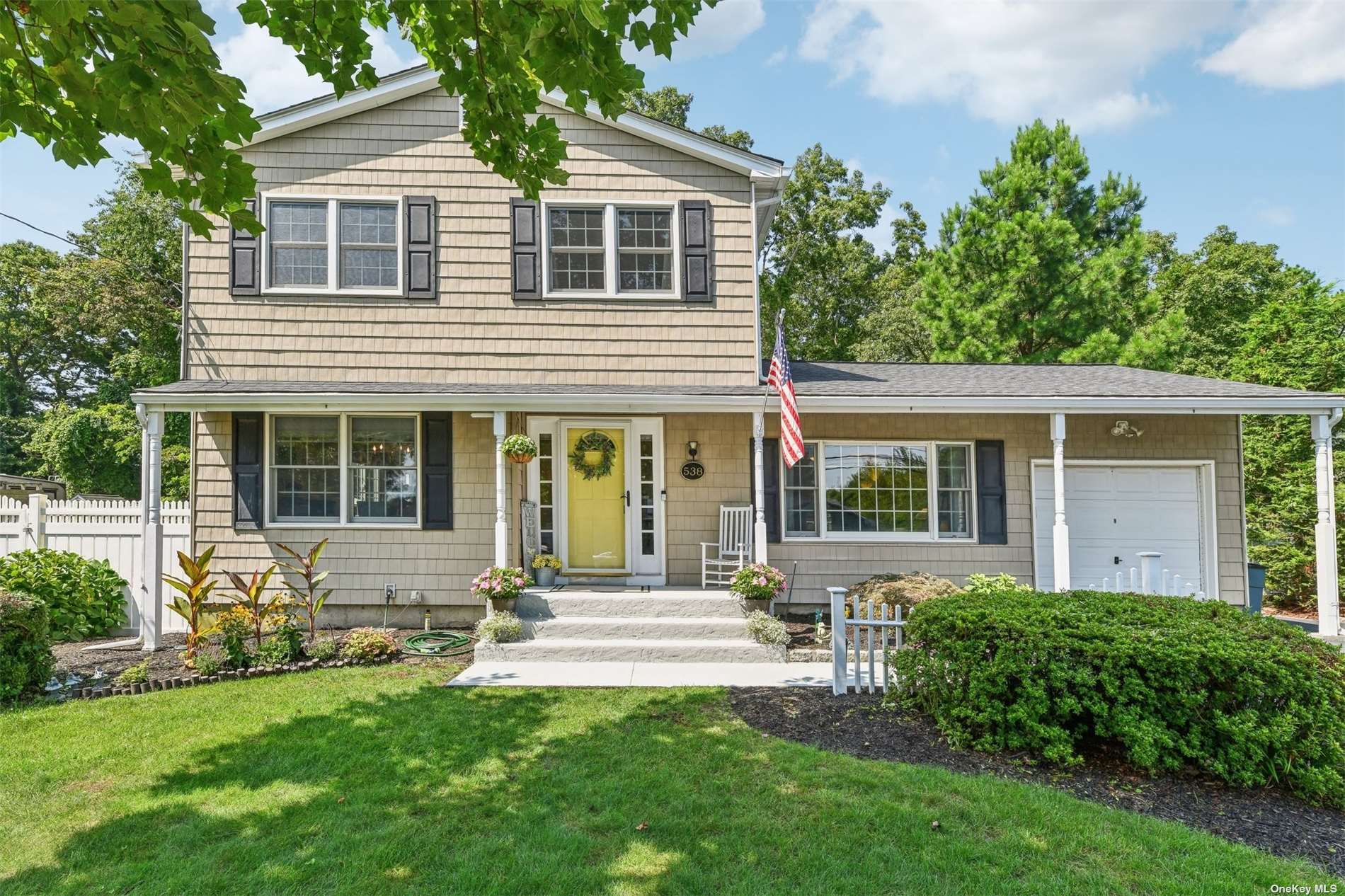Bayport Ave, Bayport, NY 11705
