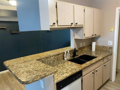 22192 Cape Cod Way, Farmington Hills, MI, 48336-4363 | Card Image