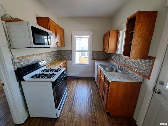 1417 S 8 Th St, House other with 2 bedrooms, 2 bathrooms and null parking in Clinton IA | Image 7