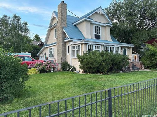 503 Bison Ave, Weyburn, SK, S4H0J6 | Card Image