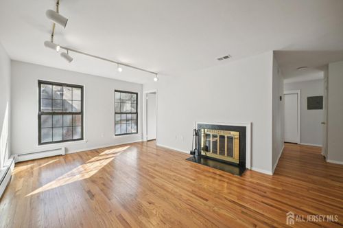 apt-11c-323 Gill Ln, Iselin, NJ, 08830-2832 | Card Image