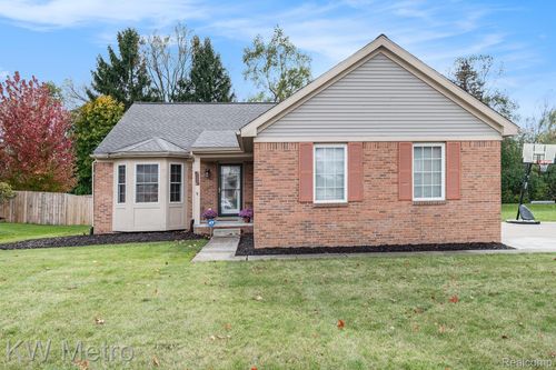 5506 Still Meadow Ln, Grand Blanc, MI, 48439-3439 | Card Image
